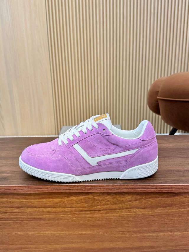 实价： 汤姆 Tom Ford 美国时尚轻奢2025爆款款 Size：39-45 Tom Ford来自欧美品牌，贸易原单，国内罕见，不易撞款 春夏穿到秋冬，跨越