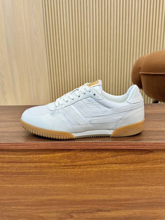 实价： 汤姆 Tom Ford 美国时尚轻奢2025爆款款 Size：39-45 Tom Ford来自欧美品牌，贸易原单，国内罕见，不易撞款 春夏穿到秋冬，跨越