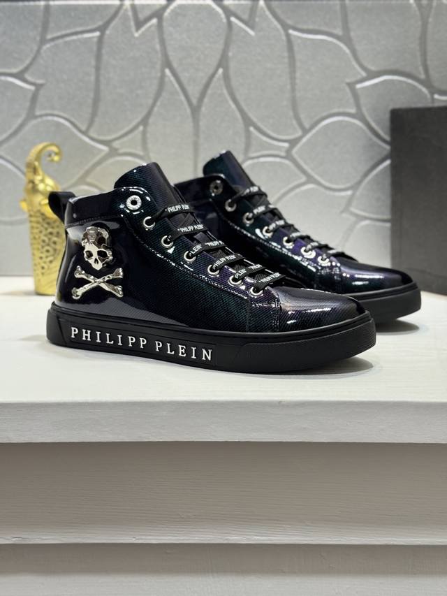 Philipp Plein-菲利普普来因 普来因潮流男士高帮系列休闲鞋在经典的基础上采用流线型设计这款采用牛皮搭配五金配件羊皮内里精心制作,层次鲜明，增加时尚指