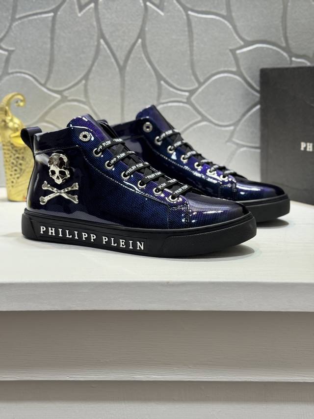 Philipp Plein-菲利普普来因 普来因潮流男士高帮系列休闲鞋在经典的基础上采用流线型设计这款采用牛皮搭配五金配件羊皮内里精心制作,层次鲜明，增加时尚指
