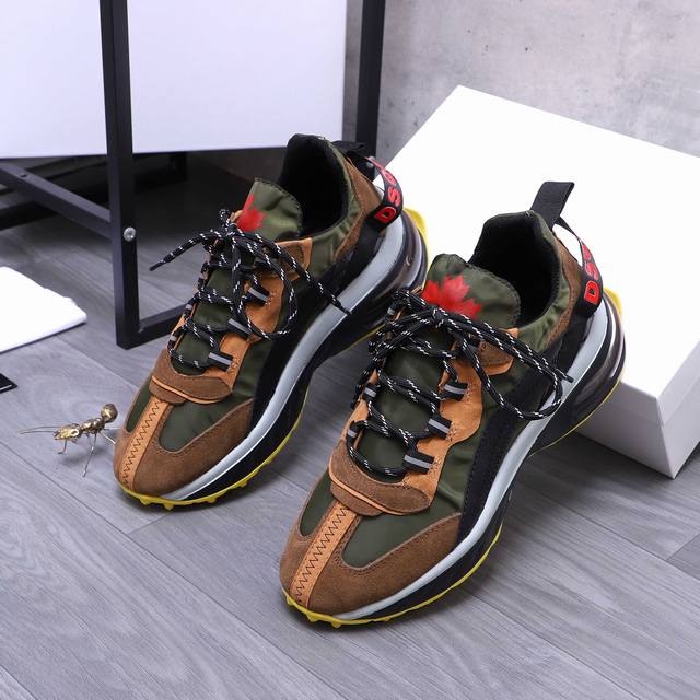 商品商标：Dsquared2 休闲男鞋 正码码数: 38-46 商品材料：精选磨砂牛皮拼接布面 弹力布内里 牛皮鞋垫 原版大底