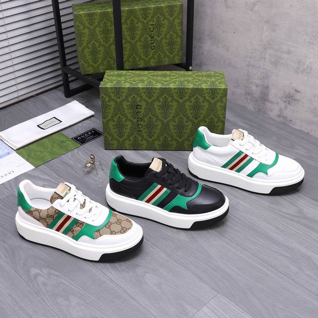 商品商标：Gucci 古驰 男式休闲板鞋 正码码数: 38－44 商品材料：精选牛皮拼接鞋面 羊皮内里 橡胶大底