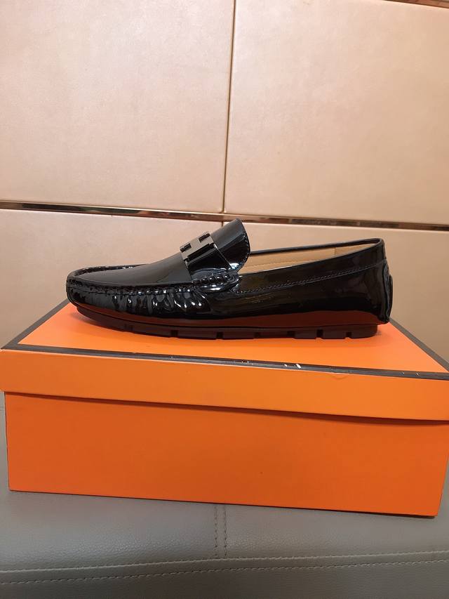 工厂P价P 爱马仕 男士豆豆鞋新款发售，意大利进口亮皮，羊皮内里，，鞋底：特供橡胶大底，独家活动成型底超级舒适，高品质，码数：38-44