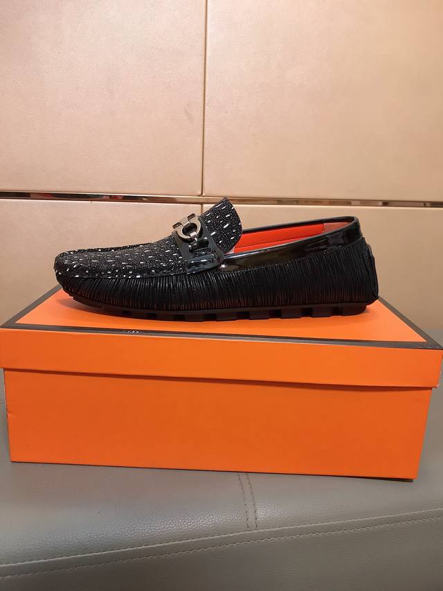 工厂P价 菲拉格幕 Ferragamo 新款男士豆豆鞋高品质做工精细，高端奢华鞋面采用进口意大利专用皮料，羊皮内里，牛皮垫脚，橡胶耐磨防滑大底，穿着透气舒适高品