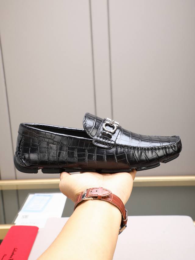 菲家高端经典男士豆豆鞋，官网同步，高端品质，顶级版本，原版全套包装 进口头层小牛皮＋ 水染牛皮内里， 新款配饰扣 多色选！ Size：38-44 45 46定做