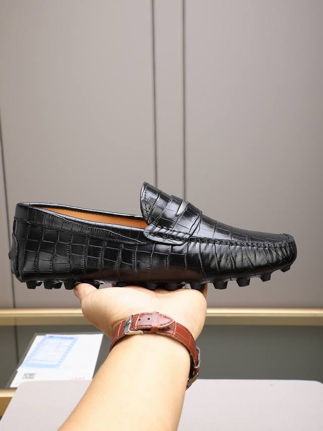 Tod‘S 高端经典男士豆豆鞋，官网同步，高端品质，顶级版本，原版全套包装 进口头层小牛皮＋ 水染牛皮内里， 新款配饰扣 黑色，深灰色，蓝色，咖啡色，铁灰色，白