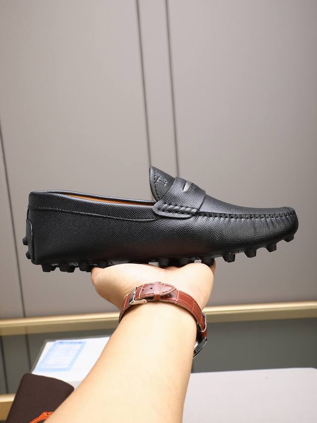 Tod‘S 高端经典男士豆豆鞋，官网同步，高端品质，顶级版本，原版全套包装 进口头层小牛皮＋ 水染牛皮内里， 新款配饰扣 黑色，深灰色，蓝色，咖啡色，铁灰色，白