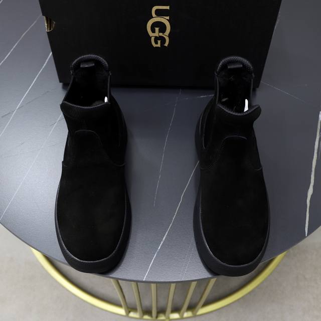 出厂价P 澳洲进口加厚羊毛 品牌：Ugg正品代购 尺码：39 44 45订做 等级： 官网1:1 材料： 头层真皮防水防冻鞋面 真毛内里 原版防滑耐磨大底 款式