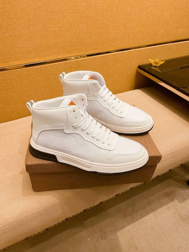 工厂P批 Lv 路易威登 男鞋高端品牌 官网1：1最新力作：鞋面采用意大利进口头层牛皮搭配舒适透气内里原版防滑耐磨大底制作，让行走更加便捷舒适！独家新款，惊世之