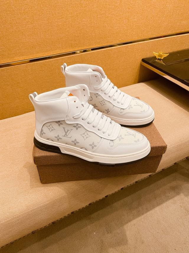 工厂P批 Lv 路易威登 男鞋高端品牌 官网1：1最新力作：鞋面采用意大利进口头层牛皮搭配舒适透气内里原版防滑耐磨大底制作，让行走更加便捷舒适！独家新款，惊世之