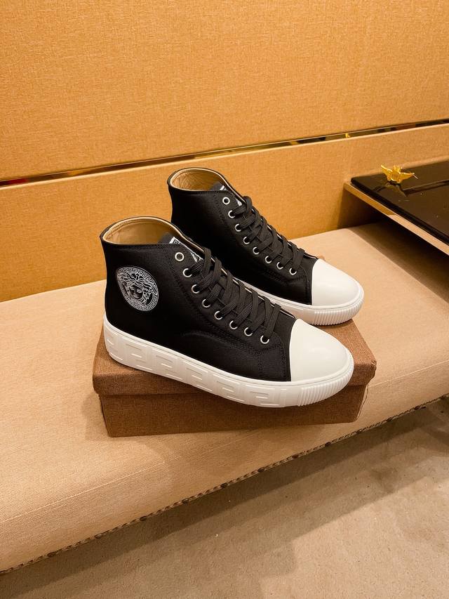 工厂P批 范思哲 男鞋高端品牌 官网1：1最新力作：鞋面采用意大利官网原版专用科技布面料搭配原版舒适透气内里原版指定防滑大底制作让行走更加便捷舒适！独家新款，惊