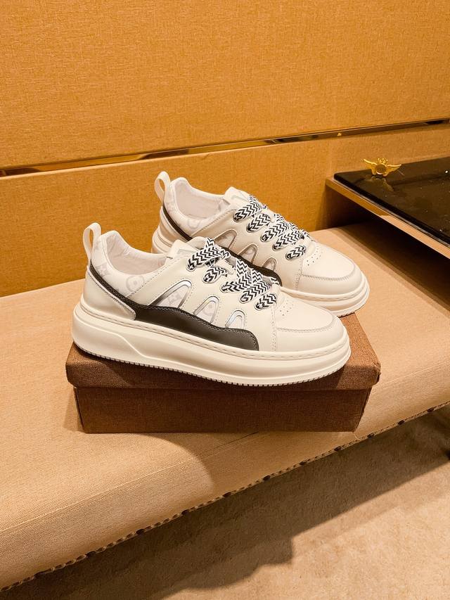 工厂P批 Lv 路易威登 男鞋高端品牌 官网1：1最新力作：鞋面采用意大利进口头层牛皮搭配舒适透气内里原版防滑耐磨大底制作，让行走更加便捷舒适！独家新款，惊世之