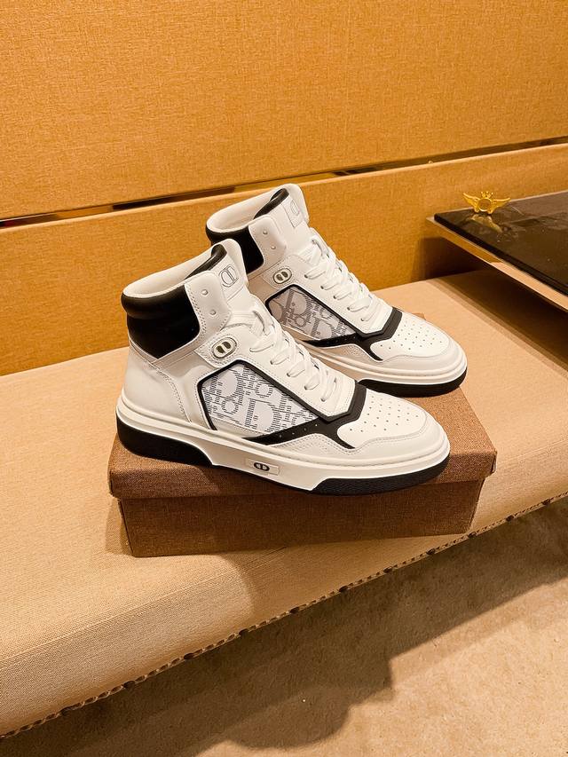 工厂P批 迪奥 男鞋高端品牌 官网1：1最新力作：鞋面采用意大利进口头层牛皮搭配舒适透气内里原版防滑耐磨大底制作，让行走更加便捷舒适！独家新款，惊世之作，与官方