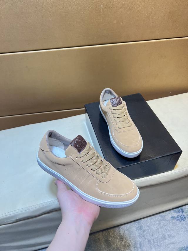 布鲁提 顶级代购男士Hk专柜同步发售。鞋底：原厂特供原版底，独家活动底超级舒适，原厂跟单货，高品质多色拼接设计做工精致细腻，独一无二迷彩设计，羊里细节决定品质、