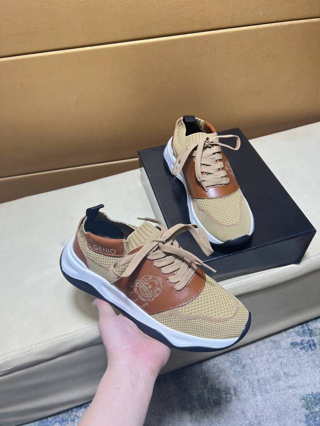 布鲁提 原单品质.～ 独特现代风运动鞋。休闲鞋潮男必备款 意大利进口原版品牌，进口原版皮，羊里 拒绝脱色磨脚 鞋底：原厂特供原版底，法国懒人风格设计 贴脚 在贴