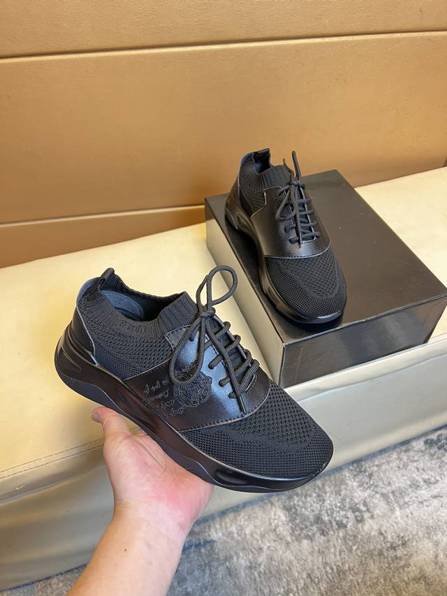 布鲁提 顶级代购男士 Hk专柜同步发售。鞋底：原厂特供原版底，独家活动底超级舒适，原厂跟单货，高品质多色拼接设计做工精致细腻，独一无二， 透气飞织网面面料，牛皮