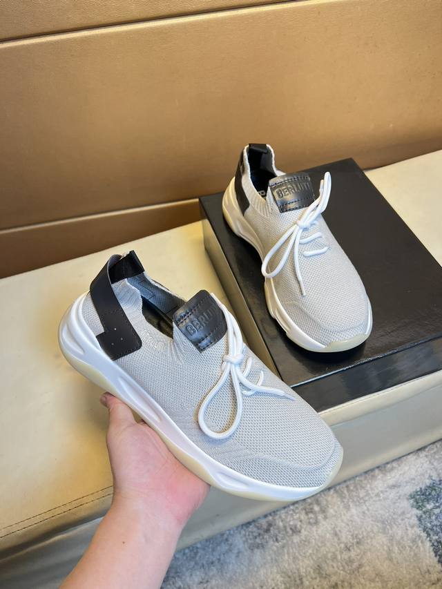 布鲁提 顶级代购男士香港Hk专柜同步发售。鞋底：原厂特供原版底，独家活动底超级舒适，原厂跟单货，高品质多色拼接设计做工精致细腻，独一无二， 丝绸面料，牛皮里细节