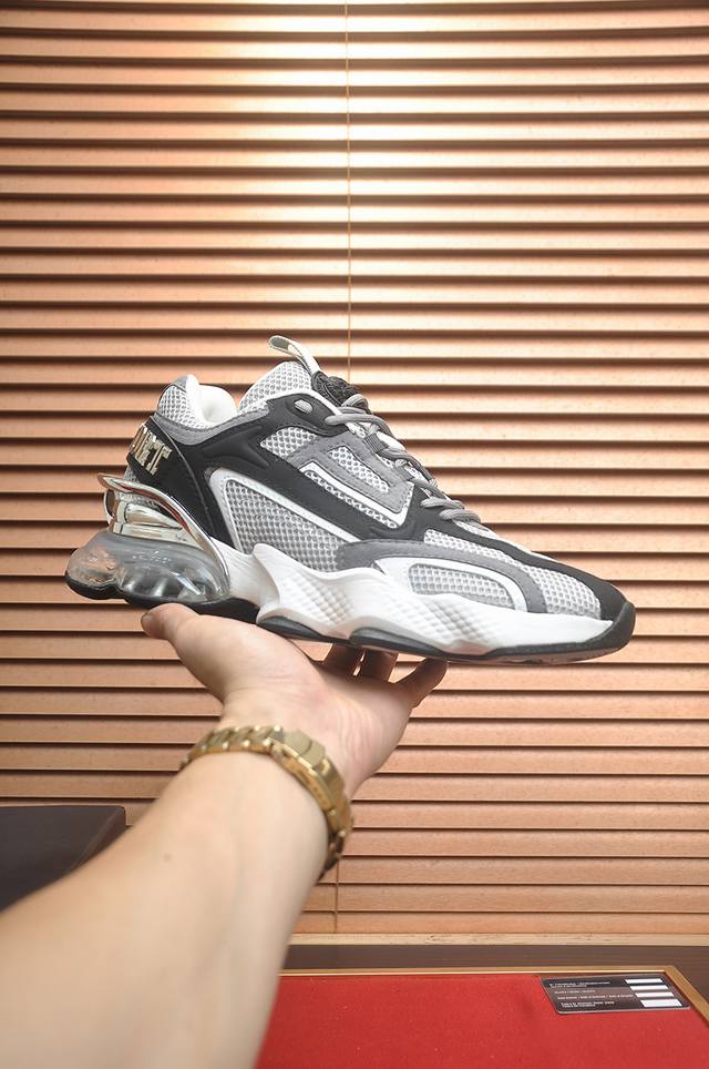 出厂价P Philipp Piein 菲利普普萊茵 官网最新款原版开模，面料：原版头层粒面小牛皮，原版五金轱辘头，裡料：牛皮内里 做工精细，完美楦型，码数:39