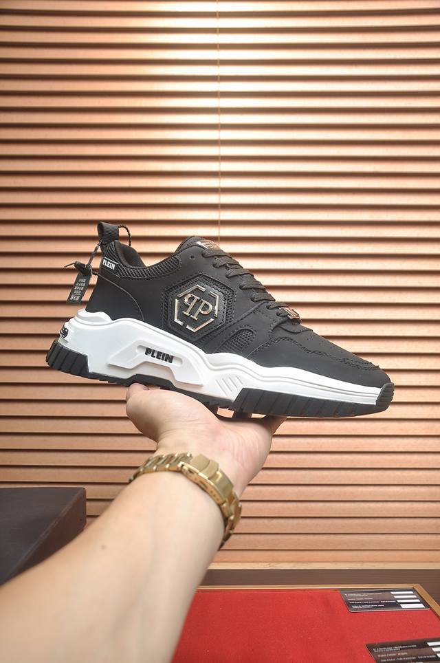 出厂价P Philipp Piein 菲利普普萊茵 官网最新款原版开模，面料：原版头层粒面小牛皮，原版五金轱辘头，裡料：牛皮内里 做工精细，完美楦型，码数:39