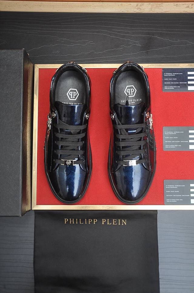 出厂价P Philipp Piein 全羊皮内里 菲利普普萊茵 官网最新款原版开模，面料：原版头层粒面小牛皮，原版五金轱辘头，裡料：羊皮内里 做工精细，完美楦型