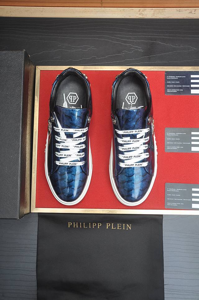 出厂价P Philipp Piein 全羊皮内里 菲利普普萊茵 官网最新款原版开模，面料：原版头层粒面小牛皮，原版五金轱辘头，裡料：羊皮内里 做工精细，完美楦型