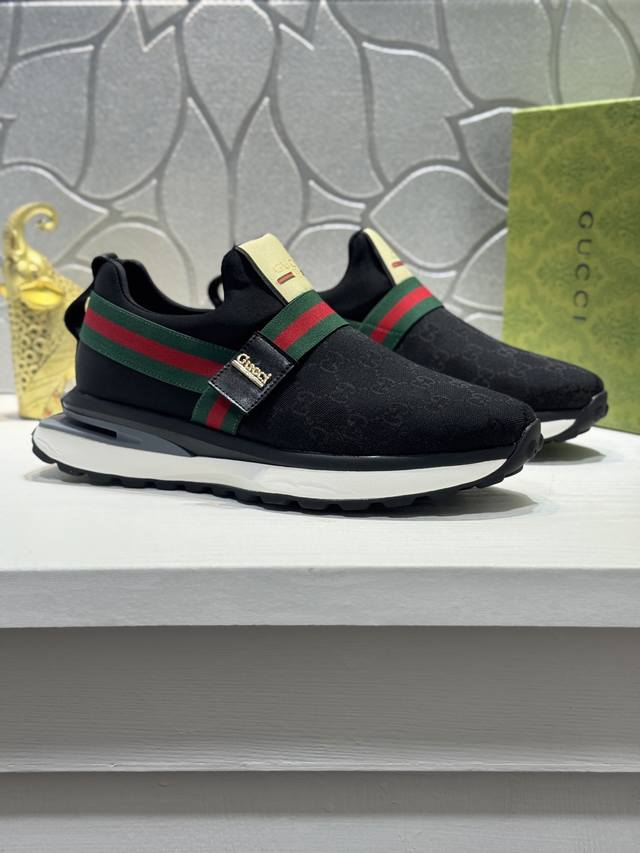 Gucc* 古奇！官网全球首发 鞋面采用帆布搭配织带，网布内里制作，柔软舒适，让行走更加便捷舒适！独家新款惊世之作，与官方的质量相比美的1：1复刻 ！打造时尚个