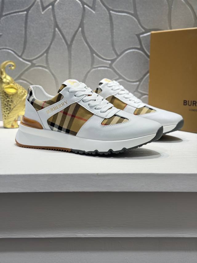 Burberry* 新款巴宝莉家男士经典低帮运动鞋，以 Vintage 复古格纹棉搭配牛皮材质焕新演绎，装饰焕新的品牌徽标。羊皮内里，耐磨防滑橡胶大底！多色可选
