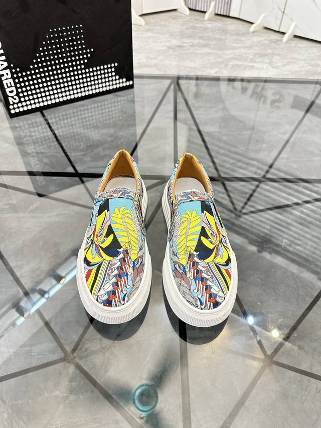 售 价: P 商品商标：Dsquard D2次方* 一脚蹬 正码码数: 36-45 可订做46. 商品材料：鞋面专柜原版材料，羊皮内里，原版大底。 编 号：80