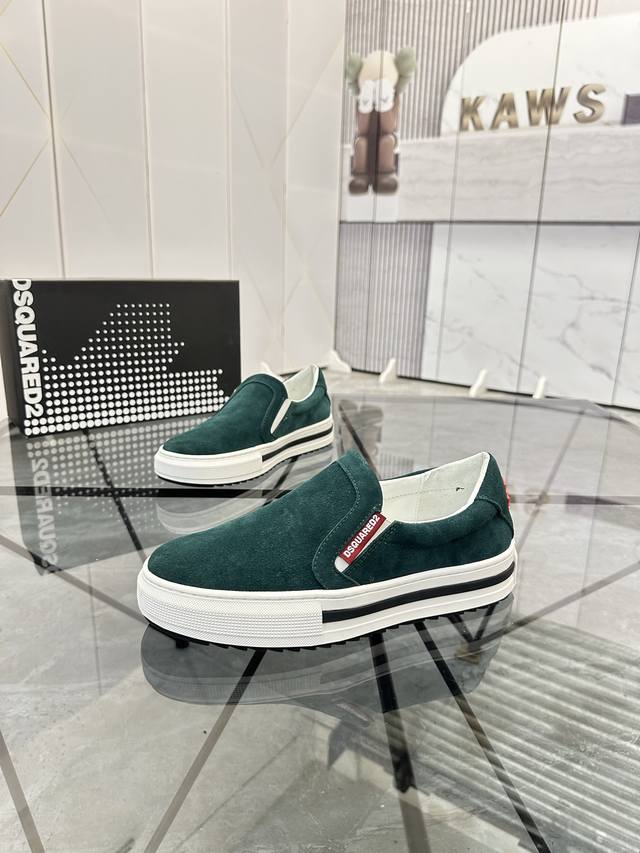 售 价: P 商品商标：Dsquard D2次方* 一脚蹬 正码码数: 35-45 可订做46. 商品材料：鞋面进口磨砂皮，羊皮内里，原版大底。 编 号：803