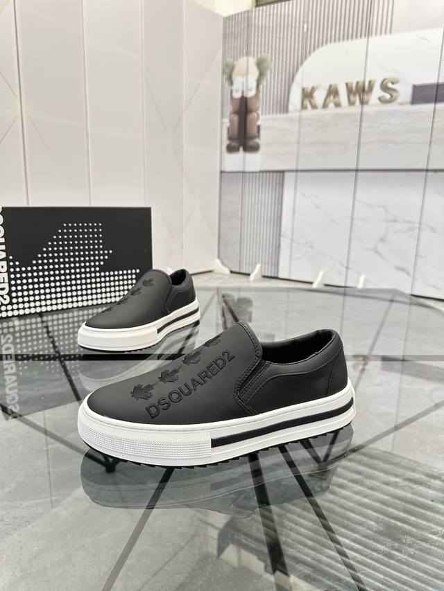 售 价: P 商品商标：Dsquard D2次方* 一脚蹬 正码码数: 35-45 可订做46. 商品材料：鞋面进口牛皮，羊皮内里，原版大底。 编 号：803