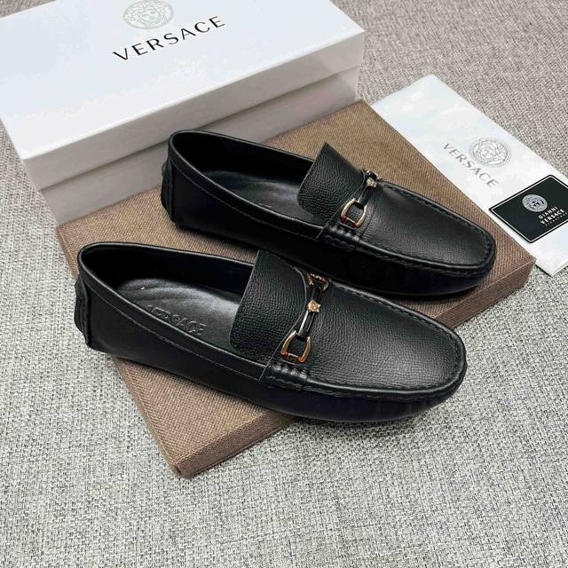 实价，范思哲官网旗舰店新款，鞋面原版牛皮+性感美灶莎头像，男士的最爱，舒适透气牛里 真材实料 ，原版进口耐磨橡胶底， 采用精湛工艺，鞋面好看奢华，男士心备佳品，