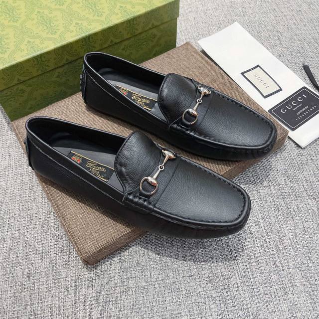 古驰 Gucci ，1921年创立于佛罗伦萨，是全球奢侈品品牌之一，其独特的创意和革新风靡全球，古驰 永恒而经典，一直以来深受明星们的青睐，并成为世界上流社会人