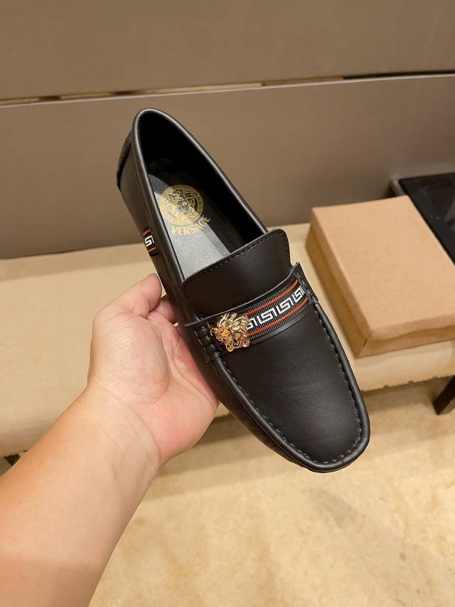 实 ，范思哲官网高端爆款豆豆鞋，鞋面头层进口头层牛皮，头层牛里 真材实料 ，奢华高档，原版进口耐磨橡胶底， 官网出品 男士优雅心备佳品，采用精湛工艺。穿着舒适。