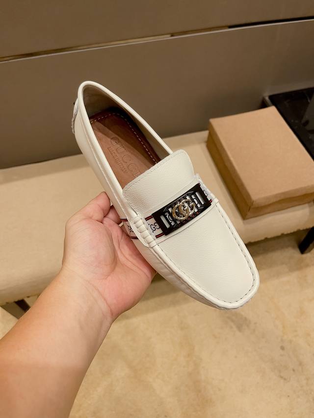 古驰 Gucci ，1921年创立于佛罗伦萨，是全球奢侈品品牌之一，其独特的创意和革新风靡全球，古驰 永恒而经典，一直以来深受明星们的青睐，并成为世界上流社会人