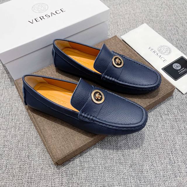 实价，范思哲官网旗舰店新款，鞋面原版牛皮+性感美灶莎头像，男士的最爱，舒适透气牛里 真材实料 ，原版进口耐磨橡胶底， 采用精湛工艺，鞋面好看奢华，男士心备佳品，