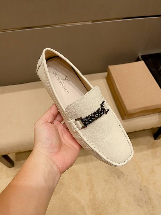 Lv路易威登官网旗舰店新款，鞋面原版牛皮，男士的最爱，舒适透气纯牛里 真材实料 ，原版进口耐磨橡胶底， 精致优雅男士心备佳品，采用精湛工艺，鞋面好看奢华，精致简