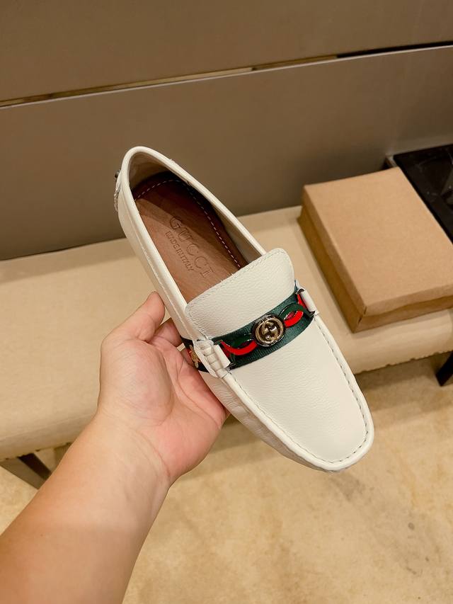 实价 ， Gucci 古奇官网原版新款高端商务休闲驾车豆豆鞋，意大利名模贵族们爆款，时尚界的佼佼者，无可超越，明星同款，鞋面采用进口原版牛皮+原版牛里 真材实料