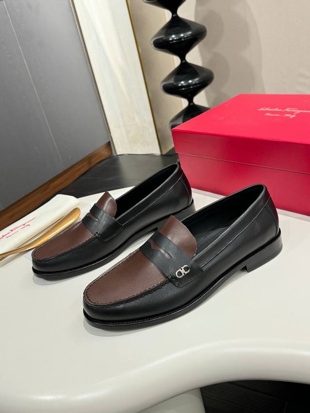 Ferragamo 菲拉格慕 经典的男士商务皮鞋，进口黑色小牛皮，牛皮内里，皮质非常柔软，原版真皮大底，码数39-44码 38 45 46 47定做 ，