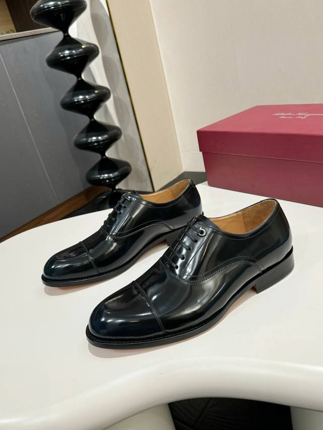 Ferragamo 菲拉格慕 经典的男士商务皮鞋，进口黑色小牛皮，牛皮内里，皮质非常柔软，原版真皮大底，码数39-44码 38 45 46 47定做 ，