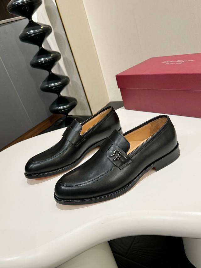 Ferragamo 菲拉格慕 经典的男士商务皮鞋，进口黑色小牛皮，牛皮内里，皮质非常柔软，原版真皮大底，码数39-44码 38 45 46 47定做 ，