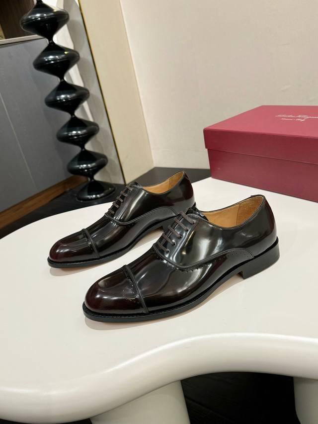 Ferragamo 菲拉格慕 经典的男士商务皮鞋，进口黑色小牛皮，牛皮内里，皮质非常柔软，原版真皮大底，码数39-44码 38 45 46 47定做 ，
