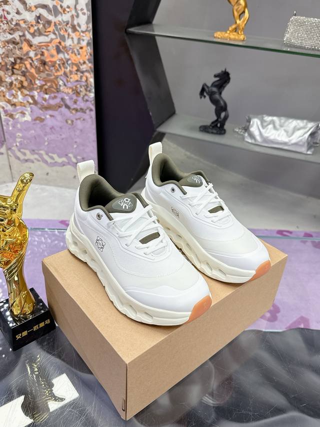 实价： 跑步运动 专业户 跑鞋 舒适度百分百 时尚与运动结合的美丽 2代 昂跑Onrunning与Loewe罗意威的联名全新开后On！穿上它去来一场高级审美的C