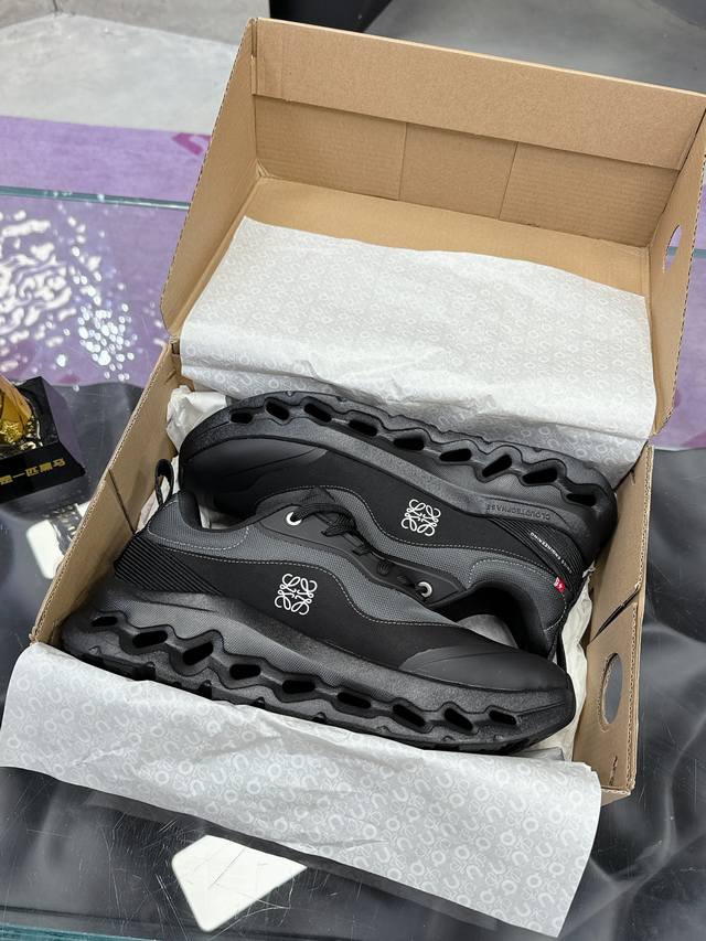 实价： 跑步运动 专业户 跑鞋 舒适度百分百 时尚与运动结合的美丽 2代 昂跑Onrunning与Loewe罗意威的联名全新开后On！穿上它去来一场高级审美的C