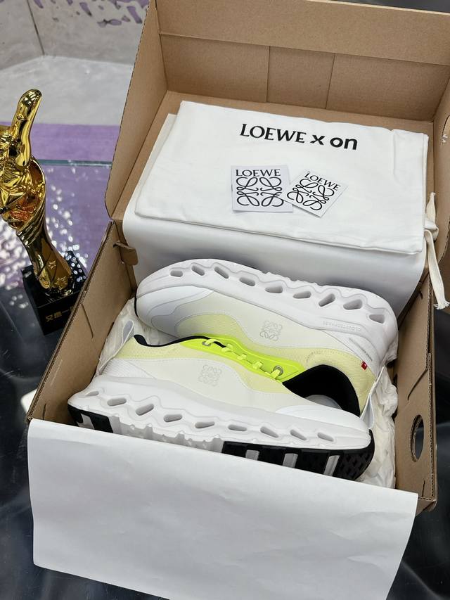 实价： 跑步运动 专业户 跑鞋 舒适度百分百 时尚与运动结合的美丽 2代 昂跑Onrunning与Loewe罗意威的联名全新开后On！穿上它去来一场高级审美的C