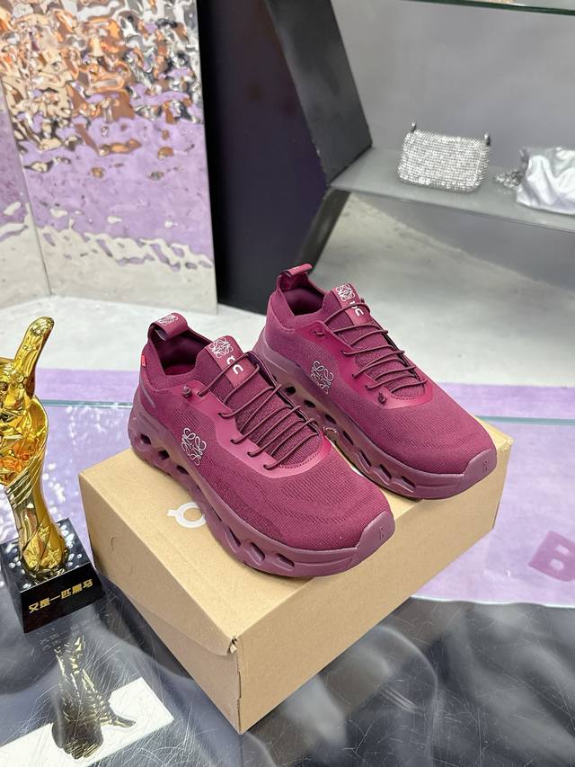 实价： 最新运动鞋 全套包装舒适度百分百 时尚又运动 众多明星同款 时尚界的一款联名爆款爆动时尚圈 Loewe X On昂跑Cloudtilt 罗意威 联名轻量