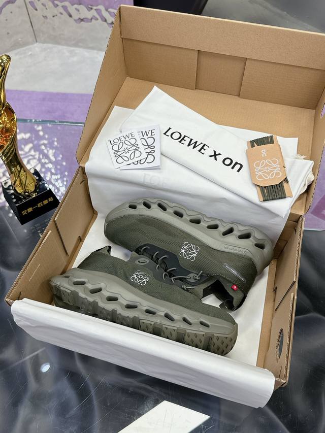 实价： 最新运动鞋 全套包装舒适度百分百 时尚又运动 众多明星同款 时尚界的一款联名爆款爆动时尚圈 Loewe X On昂跑Cloudtilt 罗意威 联名轻量