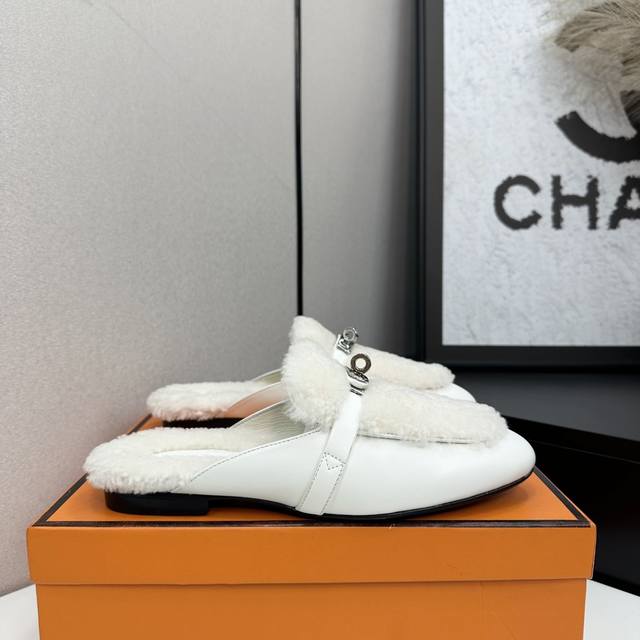 爱马仕Herme S Fwnew Arrival～ H家2025秋冬高羊绒Kelly半拖 好看好穿还高级，秋冬决绝子单品 皮毛一体材质，原版意大利进口牛皮底 顶