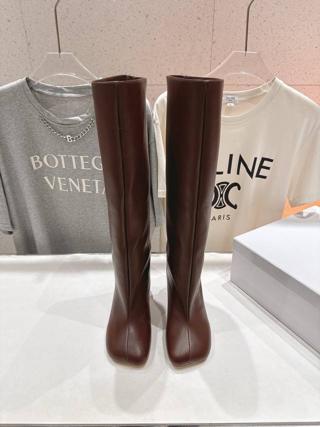 高版本出厂 Mm6 马吉拉 Maison Margiela 超有感的高跟高筒长靴秋冬火爆款 超级有高级感上脚超好看 关键超级舒适脚感一点都不挑人Chic到爆 买