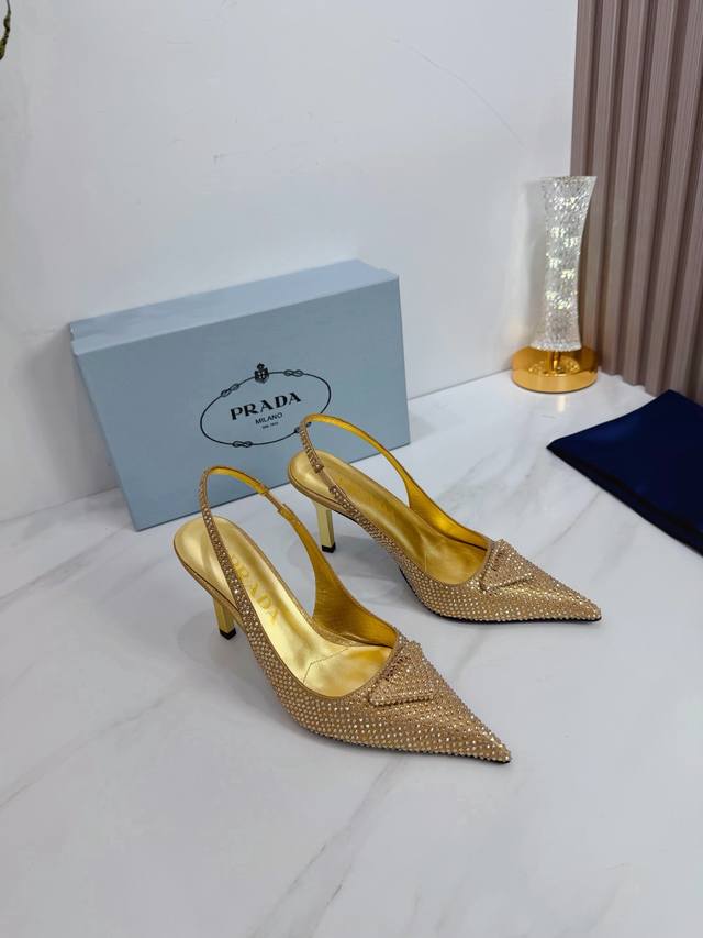出厂 2025 Sss重磅推出普拉达最新长短靴，凉鞋单鞋，细跟，后空，粗跟系列 Prada早春T台走秀网红同款＂造梦不夜城＂，Prada能在重要场合上用得上了，