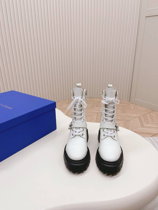 最高版本 Sw~2025秋冬新款系带厚底马丁靴 原版打造 新模具厚底 高挑显瘦 设计风格现代、硬朗 个性都市风 全新血液灵感 日常穿搭 全能百搭 系带皮带扣超帅